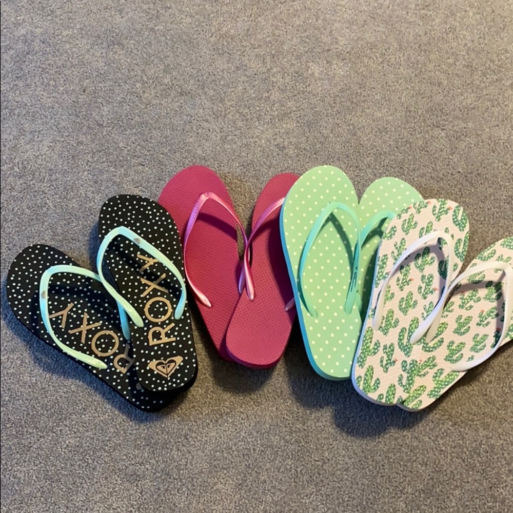 4 pair of Women’s Size 10 Flip Flops